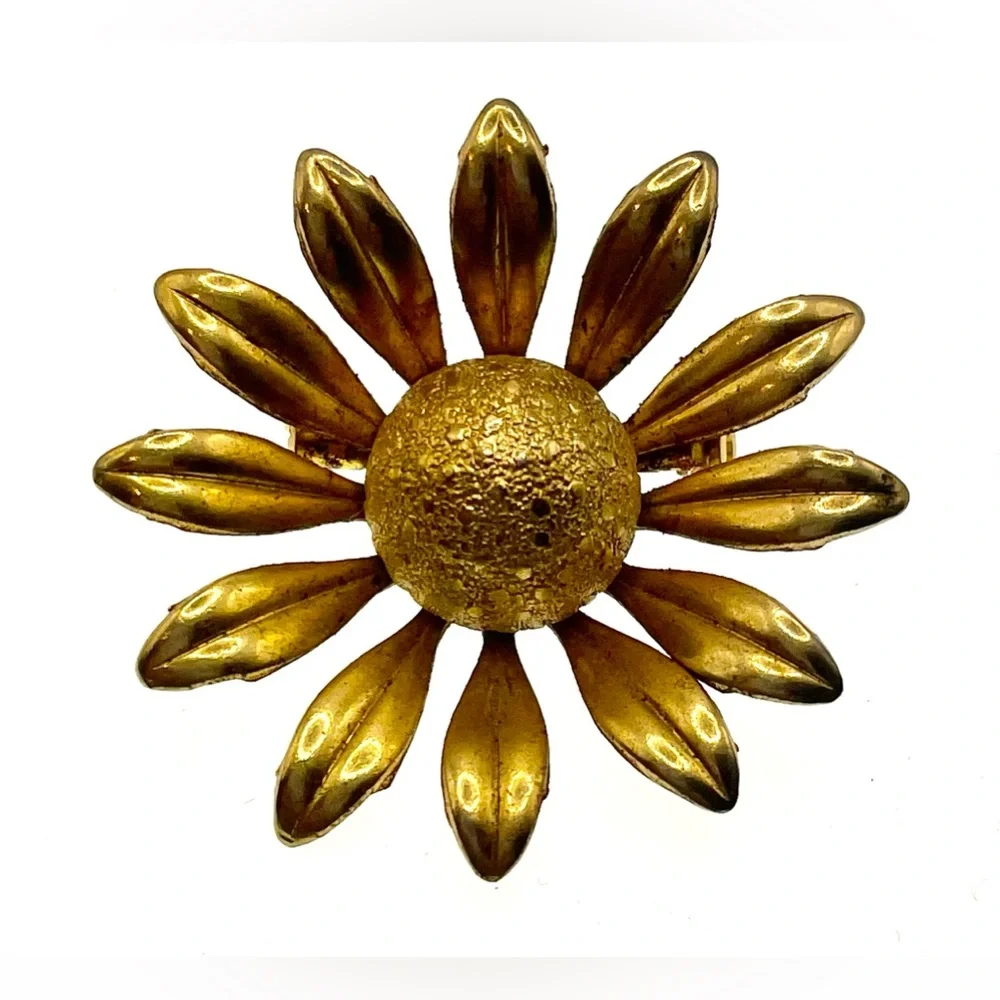 Vintage Gold Tone Floral Flower Daisy Brooch Pin - Picture 1 of 5